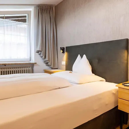 Parkhotel Seefeld Otel 4*