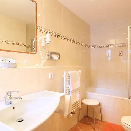 Parkhotel Seefeld 4*