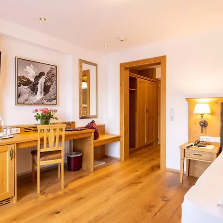 Parkhotel Seefeld Otel 4*